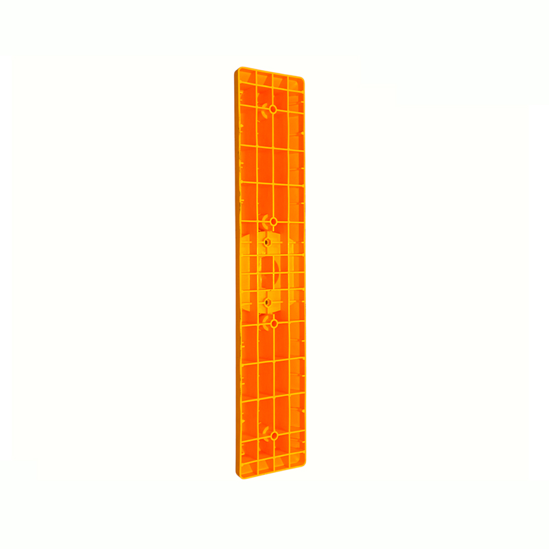 Modulaarinen joustava rajapylväs liikennekaistan erottimella Modulaarinen joustava rajapylväs liikennekaistan erottimella